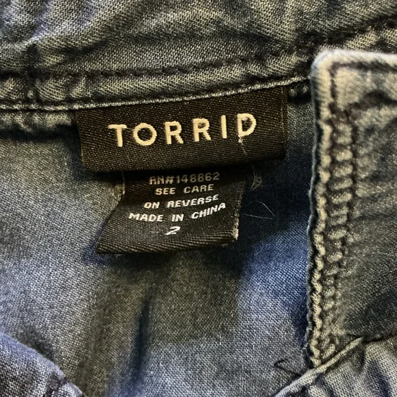 TORRID CHAMBRAY TAYLOR DENIM SHIRT - Picture 5 of 7